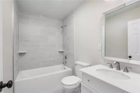 Bath - 2706 Front St, Monaca, PA 15061 photo 3 of 3