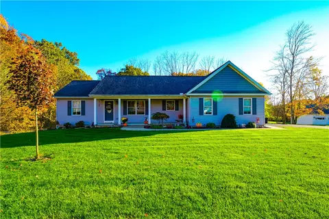 122 E Maitland Ln, New Castle, PA 16105