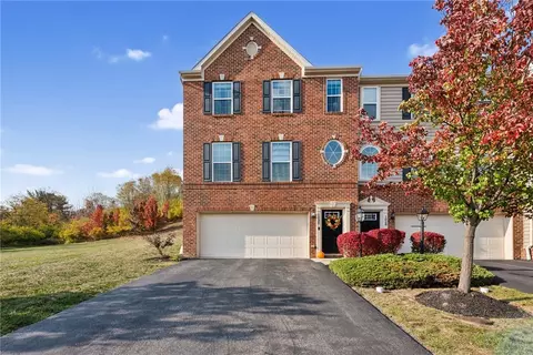 1030 Grey Fox Cir, Bridgeville, PA 15017