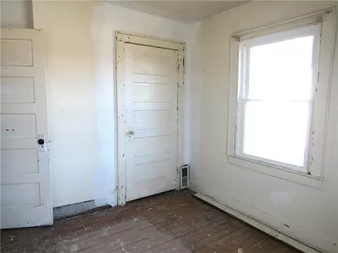 Bedroom - 314 316 Spruce St, Vandergrift, PA 15690 photo 6 of 8