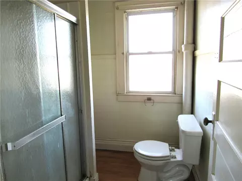 Bath - 314 316 Spruce St, Vandergrift, PA 15690 photo 3 of 3