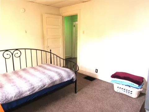 Bedroom - 314 316 Spruce St, Vandergrift, PA 15690 photo 2 of 8