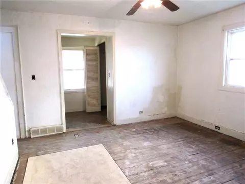 Living - 314 316 Spruce St, Vandergrift, PA 15690 photo 2 of 3