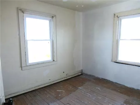 Bedroom - 314 316 Spruce St, Vandergrift, PA 15690 photo 5 of 8