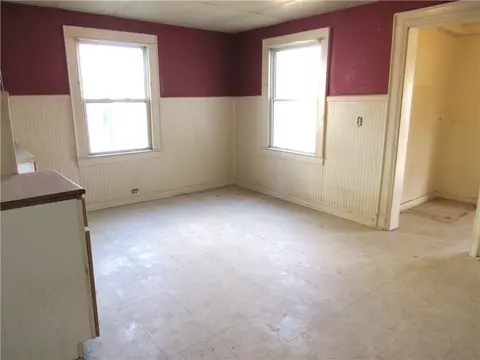 Living - 314 316 Spruce St, Vandergrift, PA 15690 photo 1 of 3