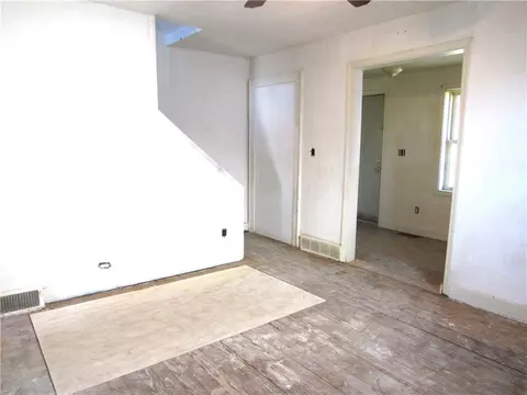 Living - 314 316 Spruce St, Vandergrift, PA 15690 photo 3 of 3