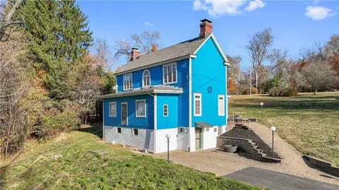 126 Coal Bluff Rd, Finleyville, PA 15332