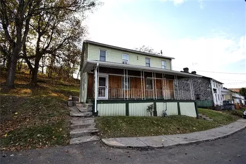 15 Hemlock St, Ellsworth, PA 15331