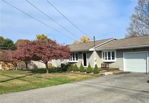 372 Pleasant Dr, Aliquippa, PA 15001