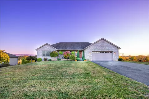 3 Stone Ridge Dr, Smock, PA 15480