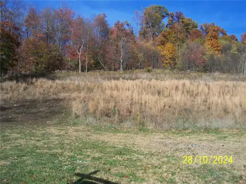 310 Woodbridge Rd Lauralynn Dr, Latrobe, PA 15650