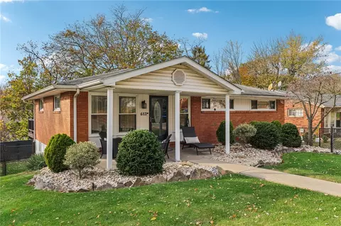 613 Greenleaf Dr, Monroeville, PA 15146