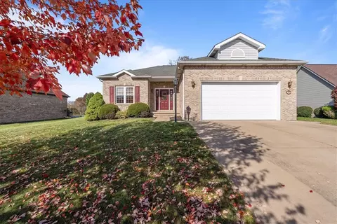 12 Sunridge Dr, Coraopolis, PA 15108