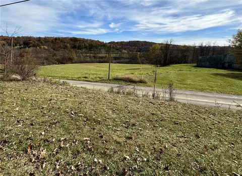 1281 Old State Rd, Apollo, PA 15613 photo 2