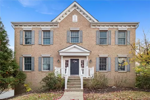 1240 Snee Dr, Pittsburgh, PA 15236