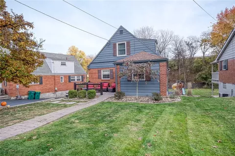 33 Barton Dr, Pittsburgh, PA 15221