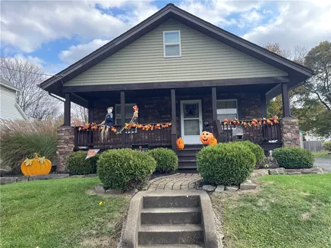 1396 Heinz Ave, Sharon, PA 16146