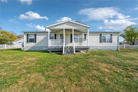 220 Locust St, Vanderbilt, PA 15486