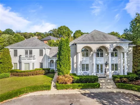 102 Hemlock Way, Ellwood City, PA 16117