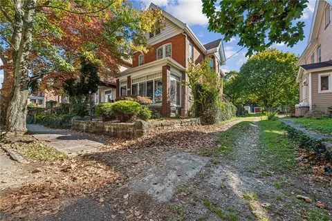 218 N 2nd St, Jeannette, PA 15644