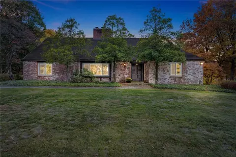 222 Gentry Rd, Coraopolis, PA 15108