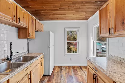 Kitchen - 734 Colonial Ave, Monaca, PA 15061 photo 4 of 4