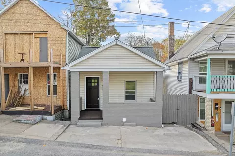 Exterior - 734 Colonial Ave, Monaca, PA 15061 photo 2 of 5