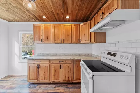 Kitchen - 734 Colonial Ave, Monaca, PA 15061 photo 2 of 4