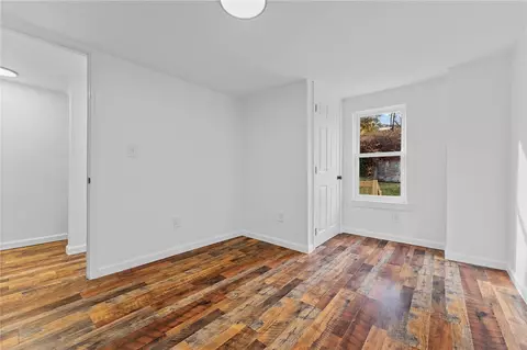 Bedroom - 734 Colonial Ave, Monaca, PA 15061 photo 3 of 4