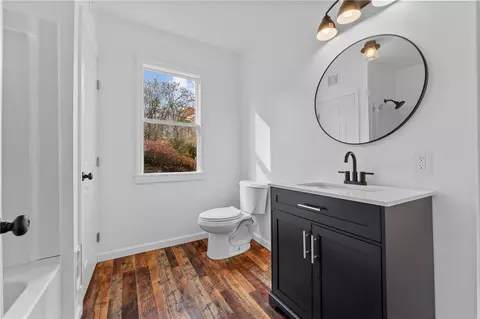 Bath - 734 Colonial Ave, Monaca, PA 15061 photo 1 of 2