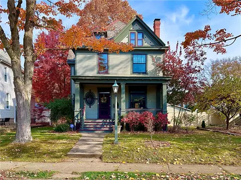 9 Pittsburgh Cir, Ellwood City, PA 16117