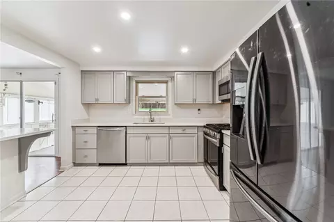 Kitchen - 5 Aspen Dr, Irwin, PA 15642 photo 1 of 2