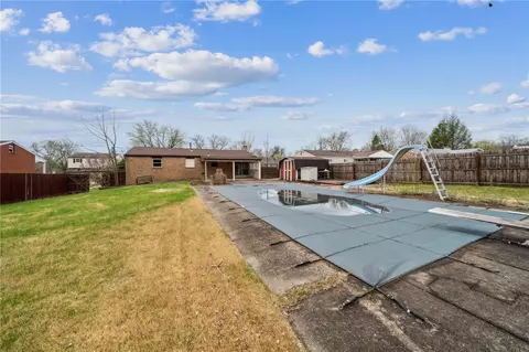 Exterior - 5 Aspen Dr, Irwin, PA 15642 photo 2 of 2