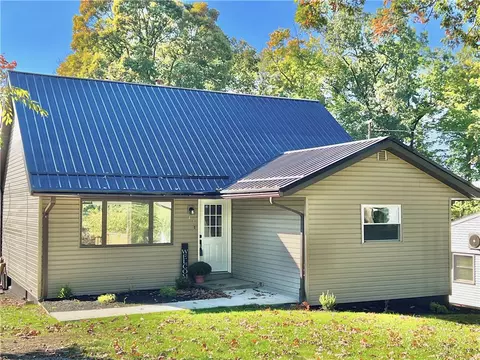 430 Shady Ln, New Castle, PA 16105