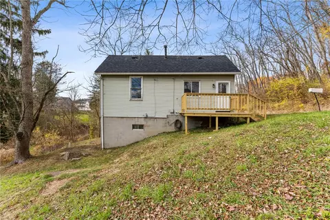 1696 Mercer Rd, Ellwood City, PA 16117