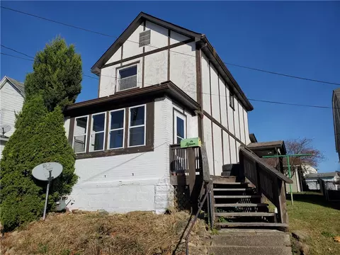 615 Oak St, Vandergrift, PA 15690