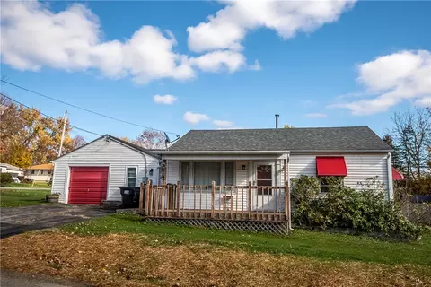 453 S Crescent Dr, Hermitage, PA 16148