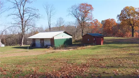 325 Oakdale Rd, Darlington, PA 16115