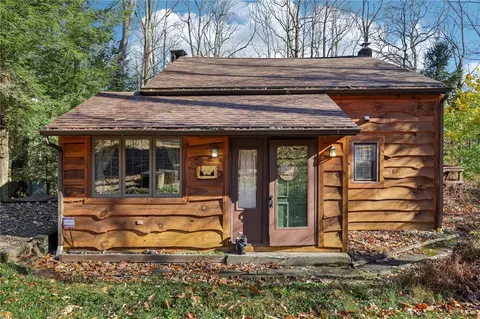 74 Lafayette Trl, Chalkhill, PA 15421
