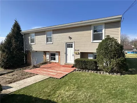 130 College Ln, Latrobe, PA 15650