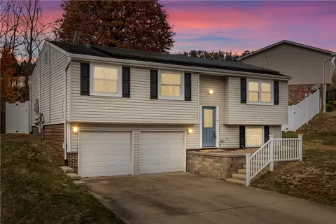 136 Penn Crest Cir, White Oak, PA 15131