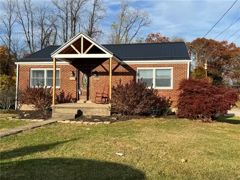 2920 York Dr, New Kensington, PA 15068