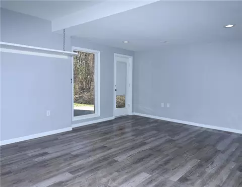 Living - 286 Todd Ln, Monaca, PA 15061 photo 4 of 5