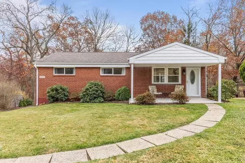3402 E Stag Dr, Gibsonia, PA 15044