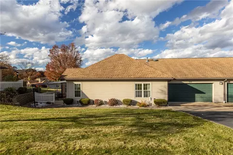 1229 Stanford Ct, Coraopolis, PA 15108