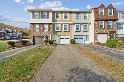 144 Ligonier Ct, New Kensington, PA 15068