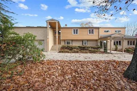 113 Hilltop Ct, Baden, PA 15005