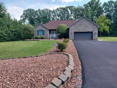 800 Whitetail Dr, New Castle, PA 16101