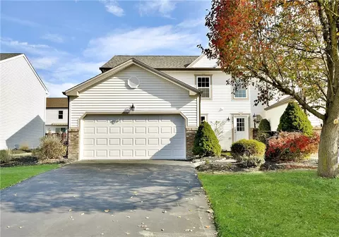 1147 Old Farm Rd, Lawrence, PA 15055