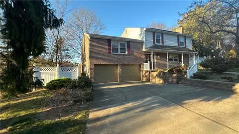 3 Rushmore Dr, Pittsburgh, PA 15235